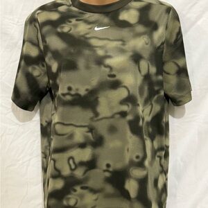 Nike Green and Black Camouflage Short Sleeve Tee